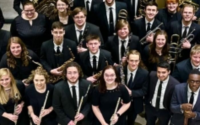 immagine dei componenti l'orchestra Purdue wind ensemble