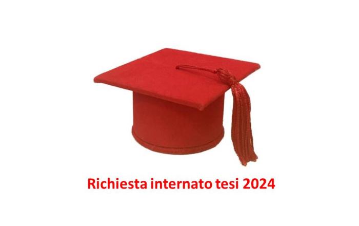 Immagine del Tocco da laureato con scritta Richiesta internato 2024